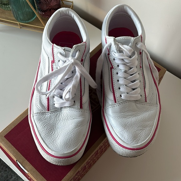 Lightning bolt vans - Picture 2 of 4